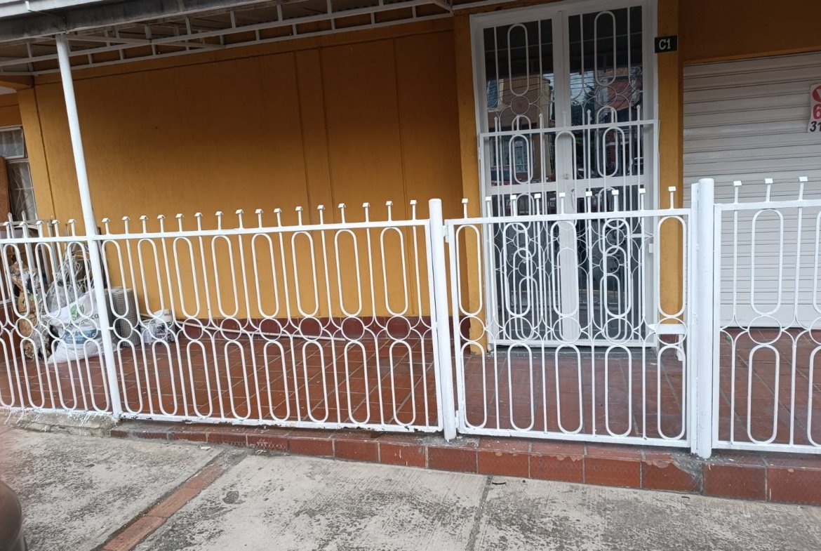 Venta de casa esquinera en Urbanización Castilla Real Uno, Girón