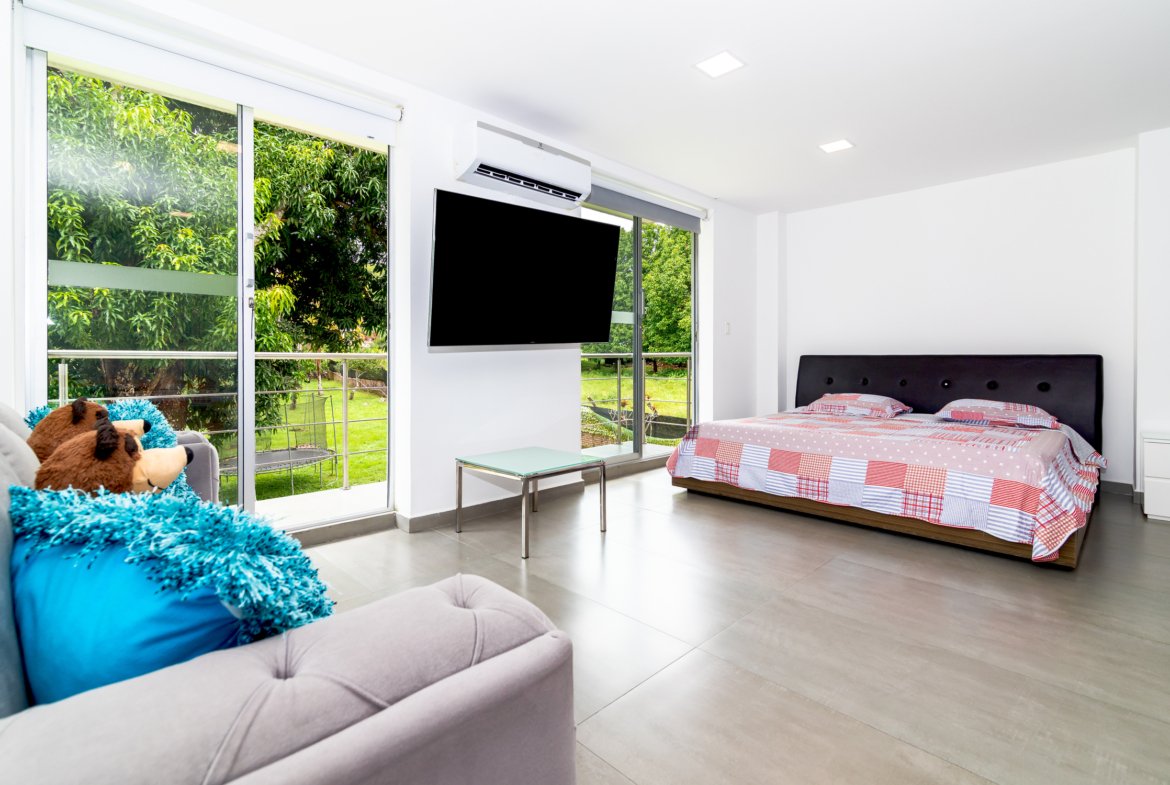 Finca en Venta en Melgar de 15.000 m² con Piscina, 4 Cabañas y Excelente Potencial Turístico