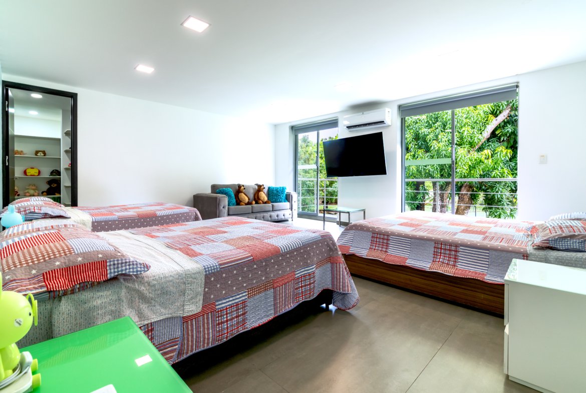 Finca en Venta en Melgar de 15.000 m² con Piscina, 4 Cabañas y Excelente Potencial Turístico