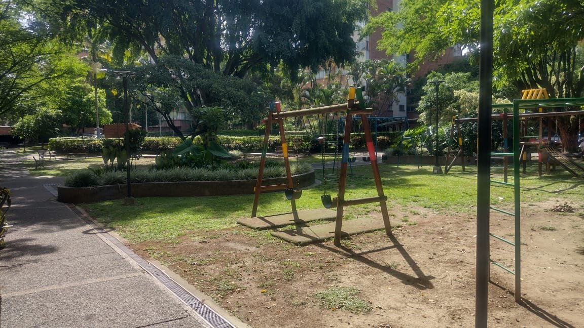 Apartamento en venta en Conquistadores, Medellín – 155 m² reformado con balcón