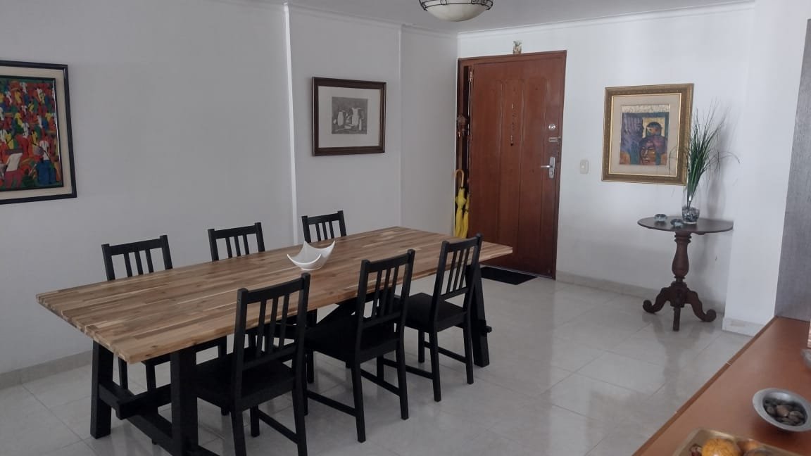 Apartamento en venta en Conquistadores, Medellín – 155 m² reformado con balcón