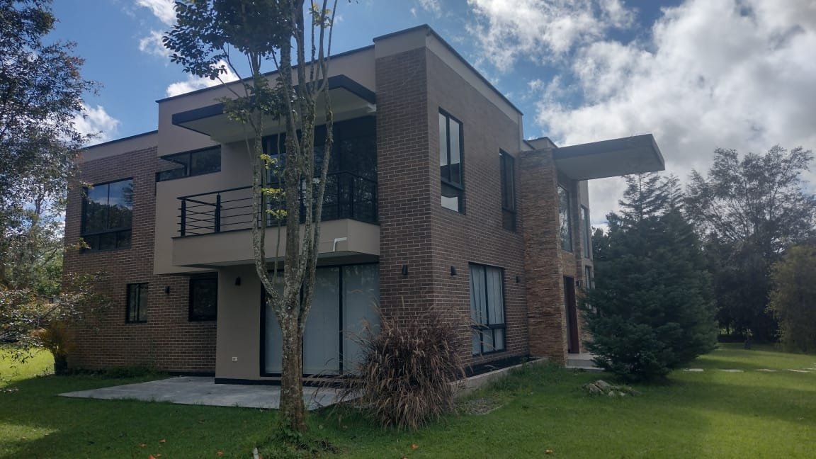 Casa finca de lujo en vía San Antonio de Pereira hacia La Ceja