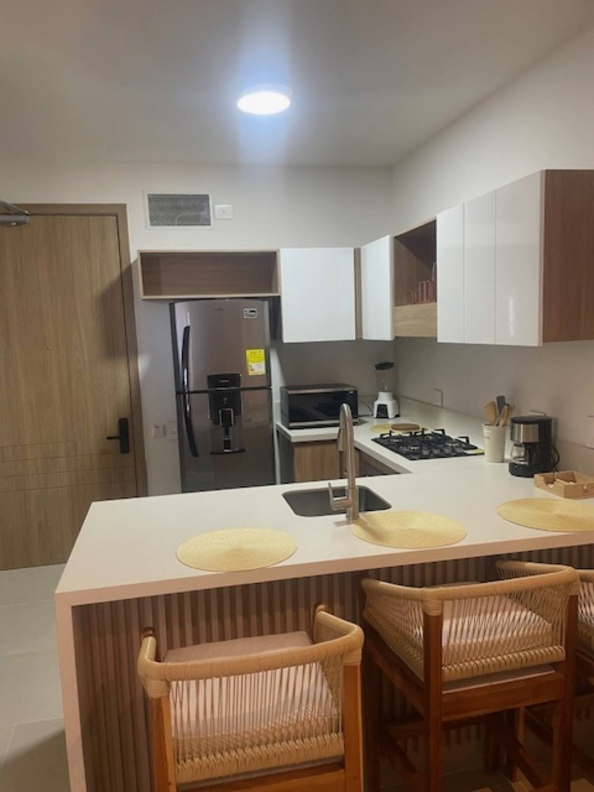 8e401865-1c29-4a35-8376-7f944d4b4d74 APARTAMENTO AMOBLADO EN VENTA EN BAÍA KRISTAL – CARTAGENA