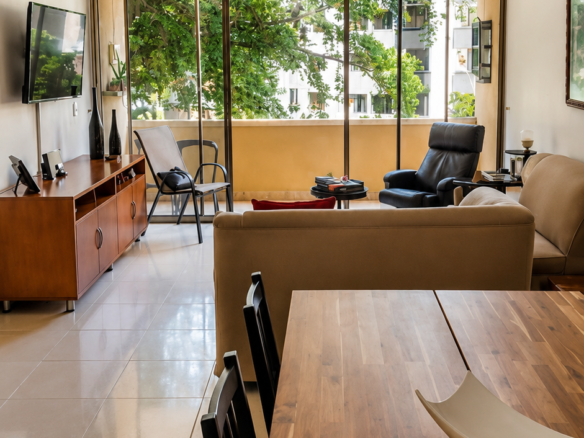 Apartamento en venta en Conquistadores, Medellín – 155 m² reformado con balcón