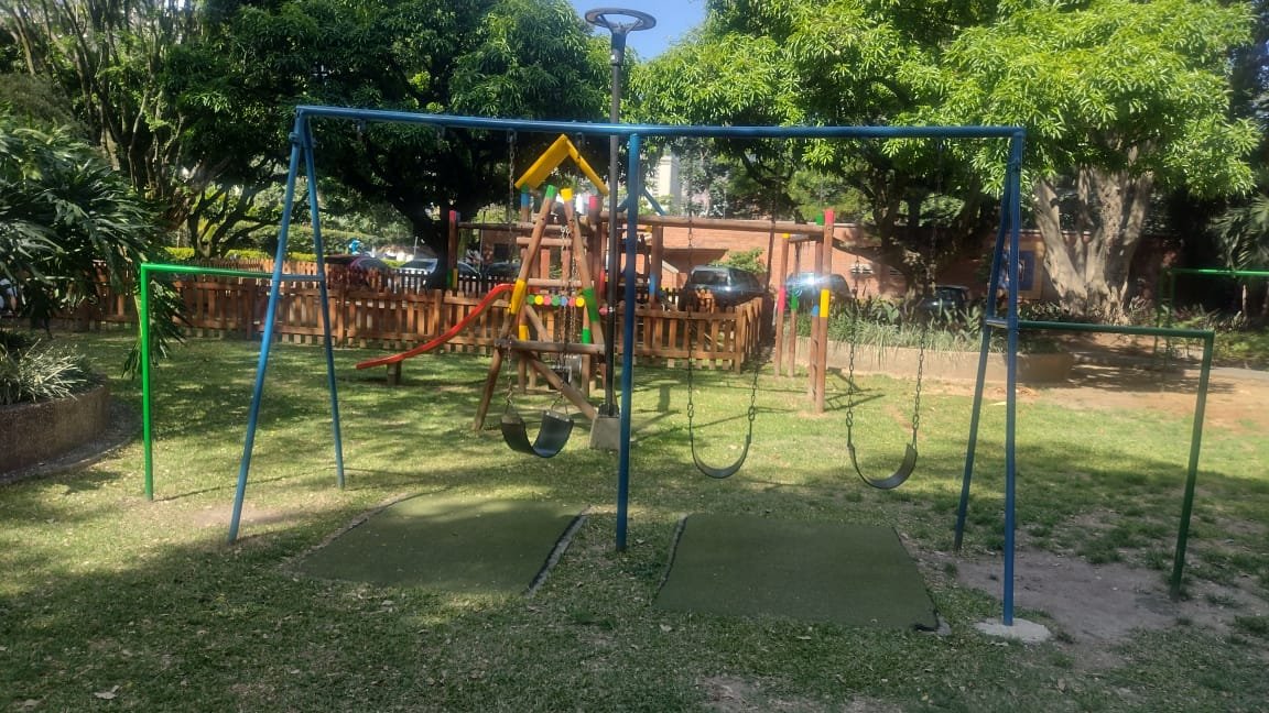 Apartamento en venta en Conquistadores, Medellín – 155 m² reformado con balcón
