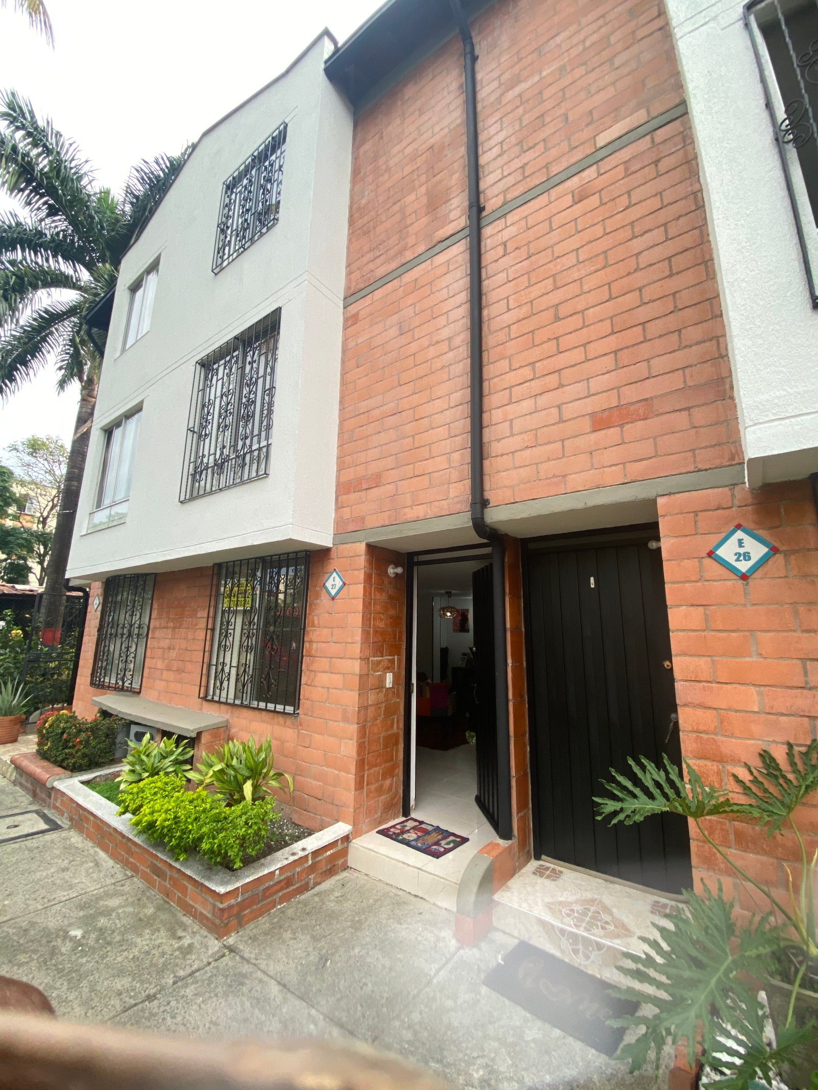 Fachada Casa Vendo Casa en Conjunto Residencial Jardín del Viento