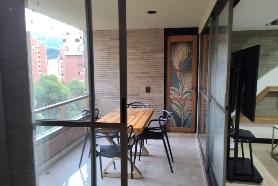 Apartamento amoblado en arriendo en Sabaneta 127 m² recién remodelado
