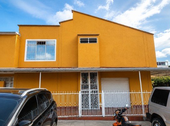 Venta de casa esquinera en Urbanización Castilla Real Uno, Girón