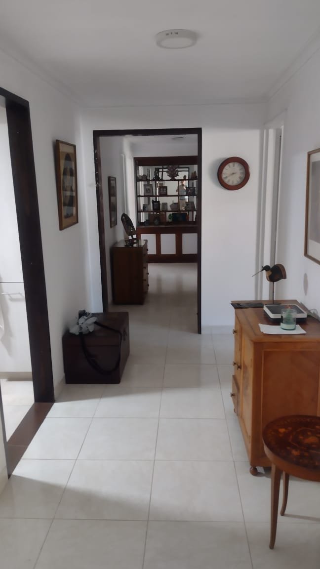 Apartamento en venta en Conquistadores, Medellín – 155 m² reformado con balcón
