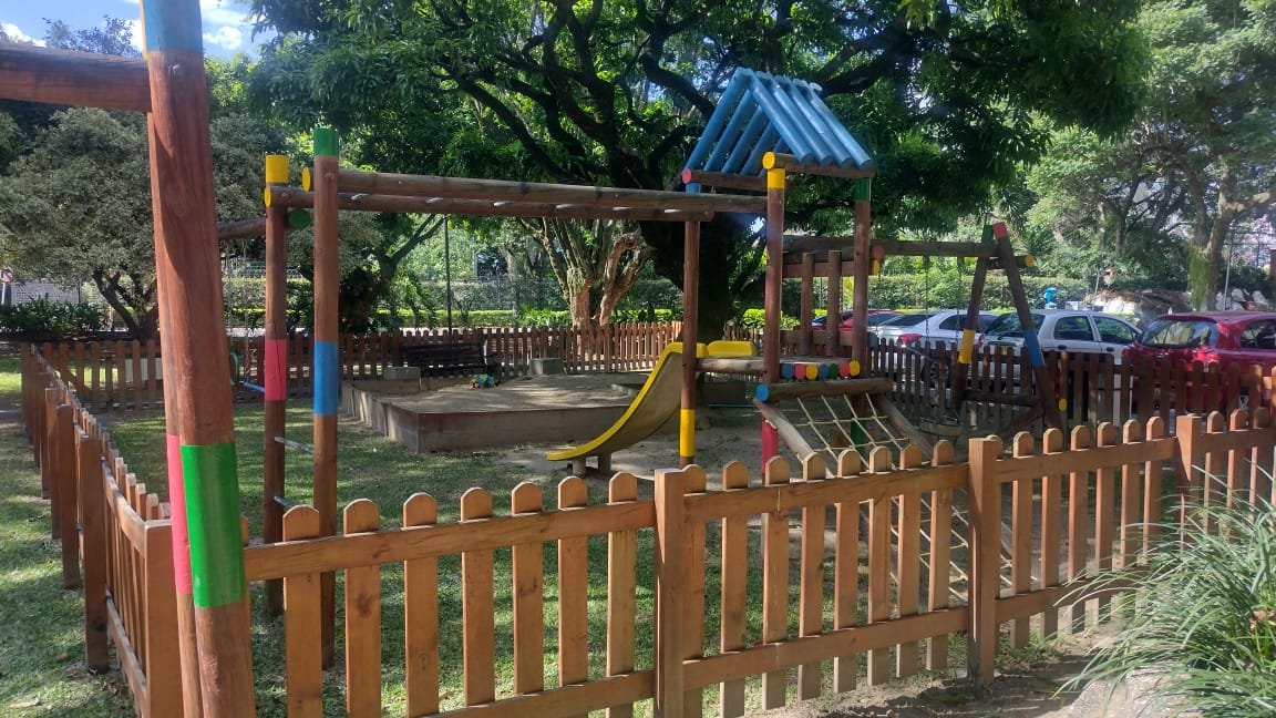Apartamento en venta en Conquistadores, Medellín – 155 m² reformado con balcón