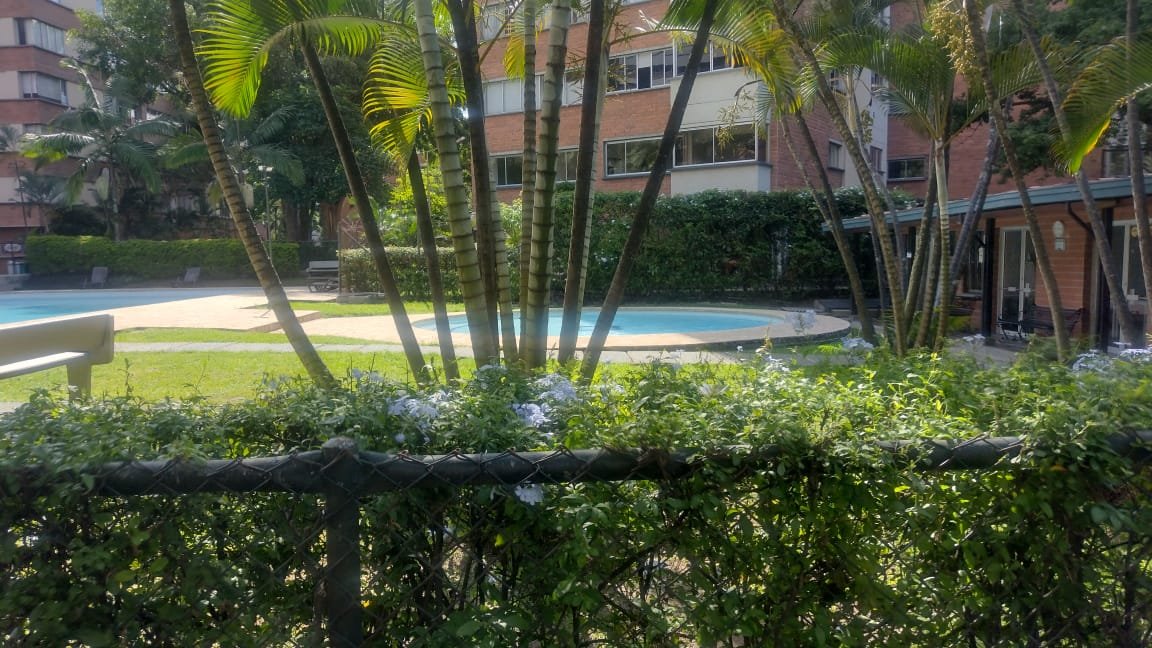 Apartamento en venta en Conquistadores, Medellín – 155 m² reformado con balcón