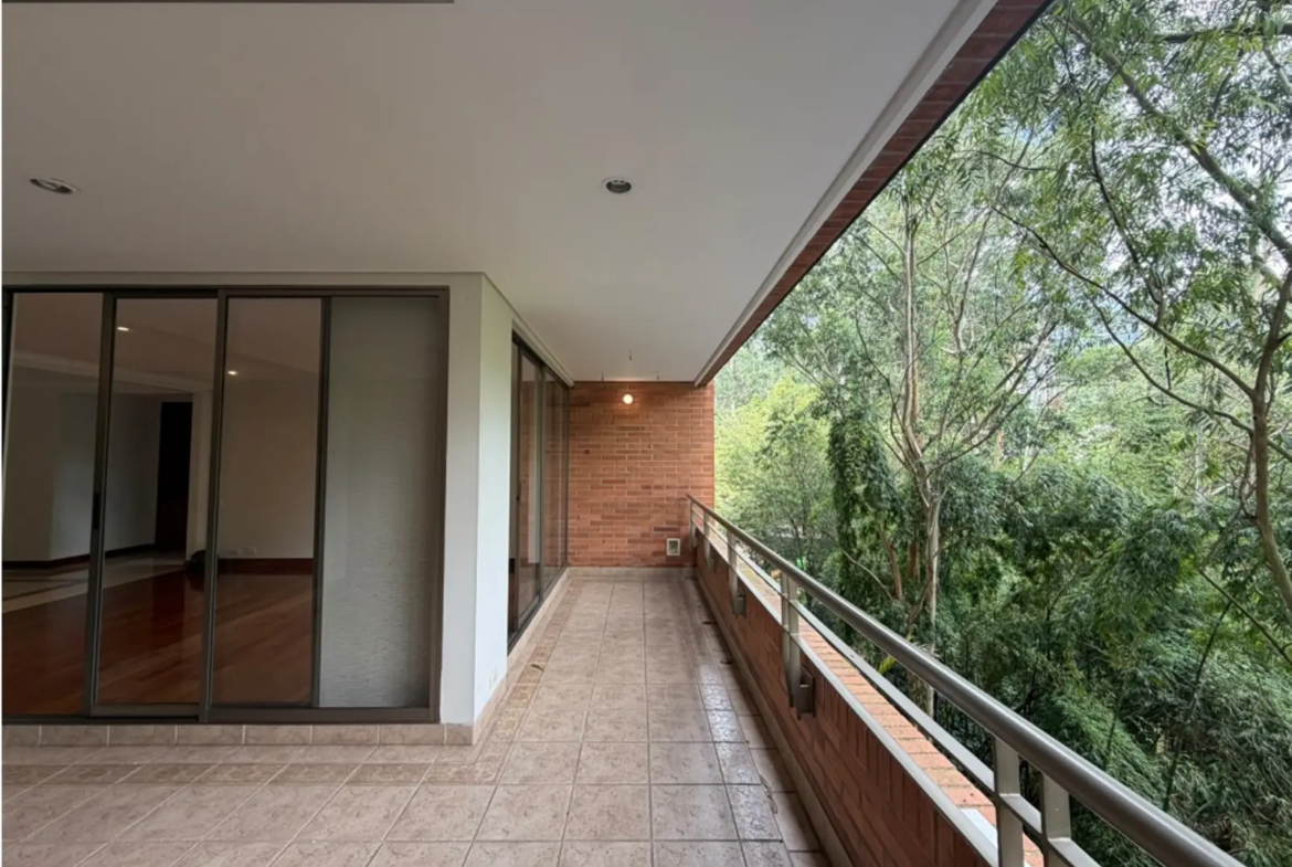 Apartamento en Arriendo en Loma de los Gonzalez, Medellín