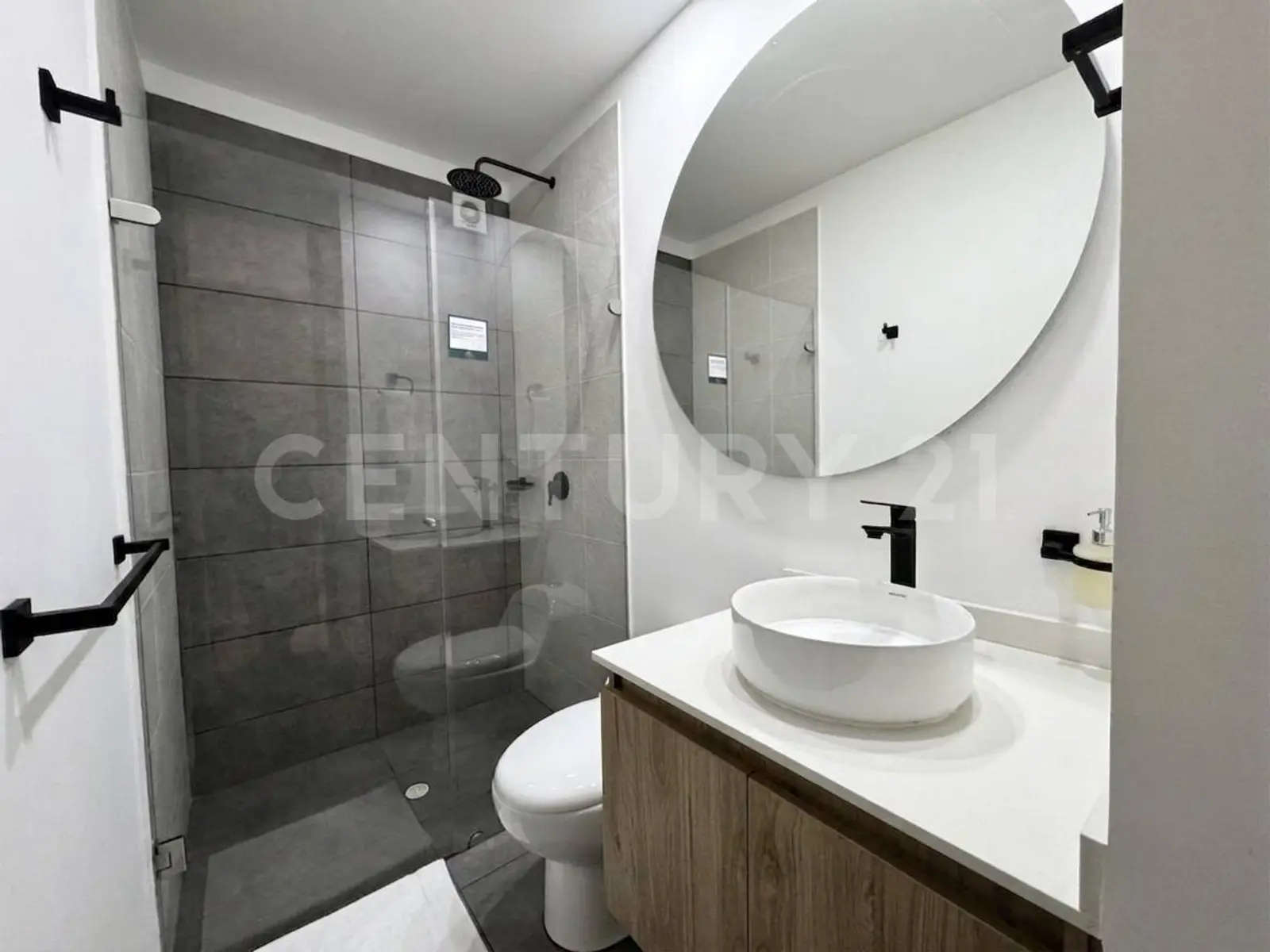 th.outside1200x1200.6a492cdcacf6f_infocdn__6a46bc218d466jpg Apartamento en Arriendo en Chico norte, Bogotá