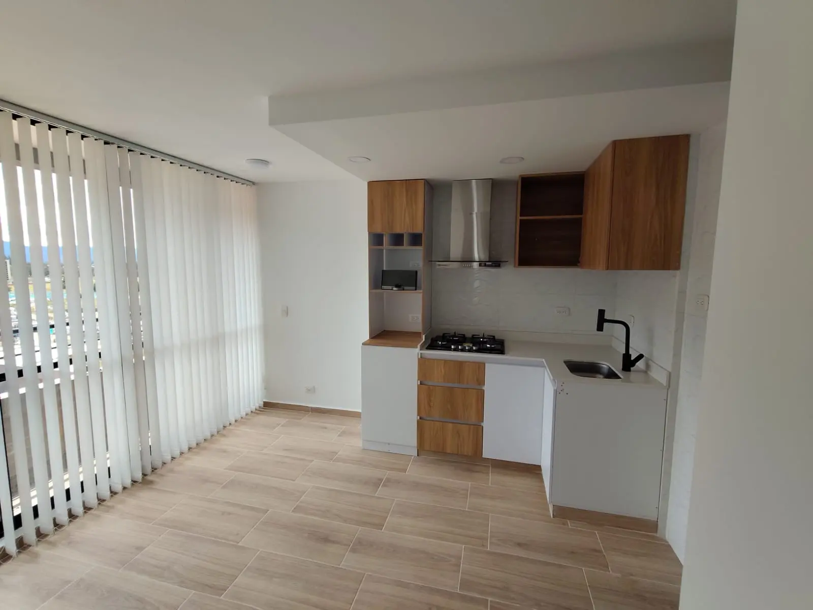 th.outside1200x1200.6a4a870e7f33f_infocdn__gayqofnmler7kefdw6oaroiuprh9bv4niiybcriajpg Apartamento en Arriendo en Lagos de Torca, Bogotá