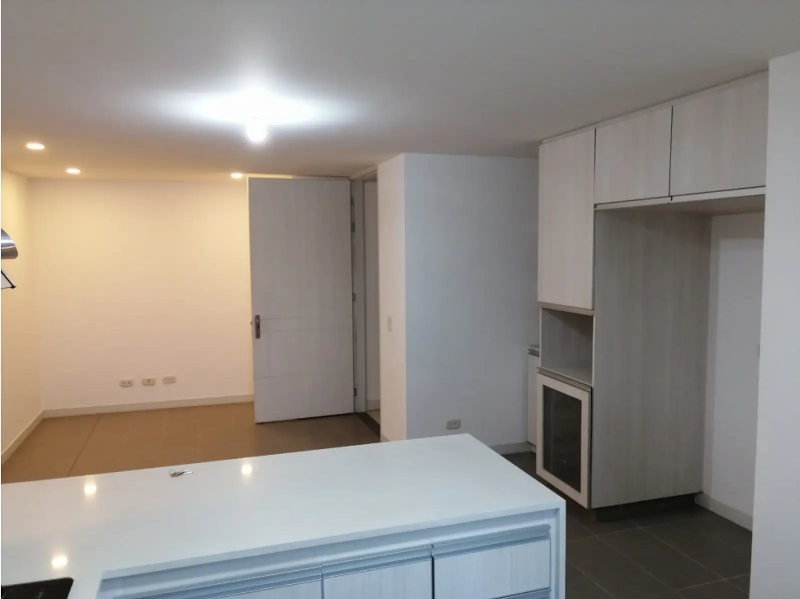 th.outside1200x1200.6a4af00ab1cca_infocdn__gr203084720260702060555jpg Apartamento en Arriendo en Castropol, Medellín