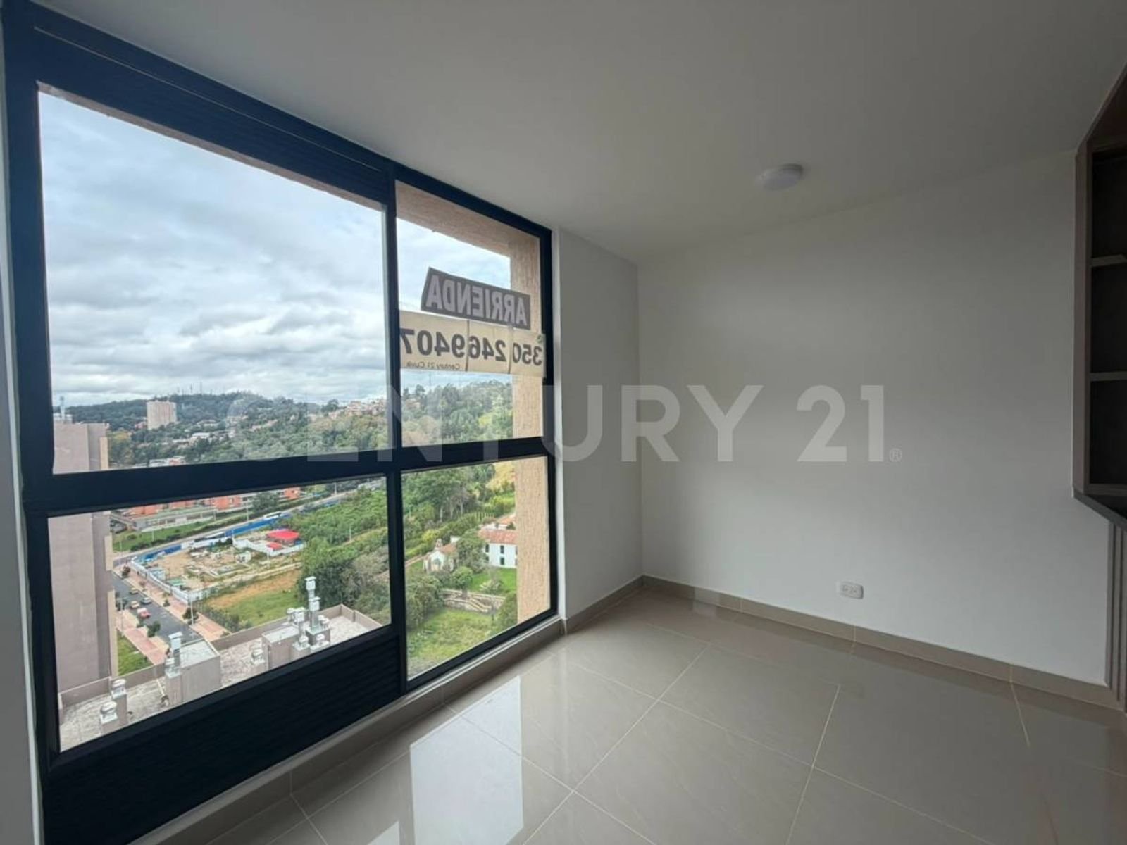 th.outside1200x1200.6a4e779cf0519_infocdn__6a4d6c0b427f2jpg Apartamento en Arriendo en Colina Campestre, Bogotá