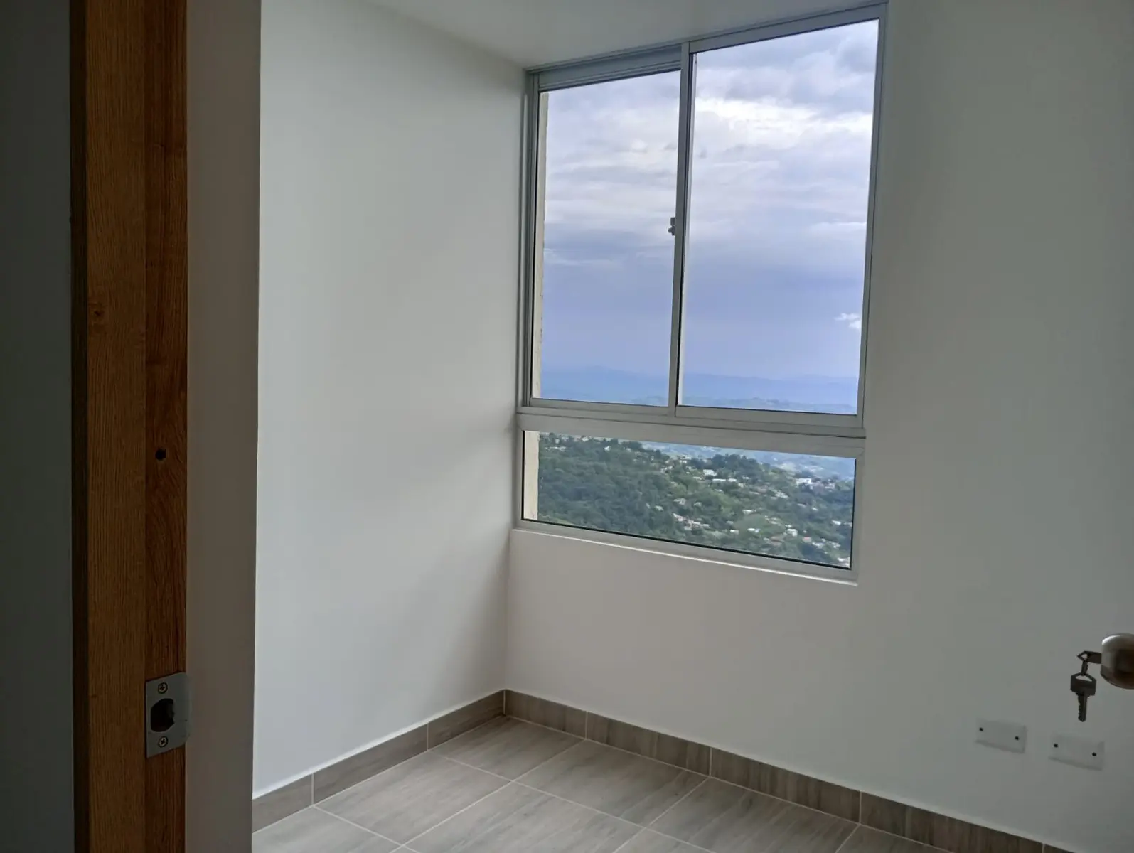 th.outside1200x1200.6a4fc0dae3273_infocdn__xxpeqlcqz3nn7rx2vczhpxgn86ghfiufd2uurug3jpg Apartamento en Arriendo en Los alcazares, Manizales