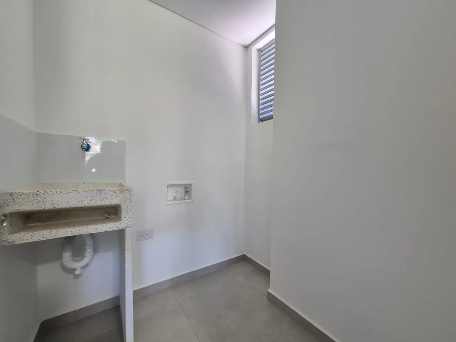 th.outside1200x1200.6a52574d02a46_infocdn__gxg8tev9blaprqbmrxxdirhqu3oa4nawdge67obvjpg Apartamento en Arriendo en Sabaneta