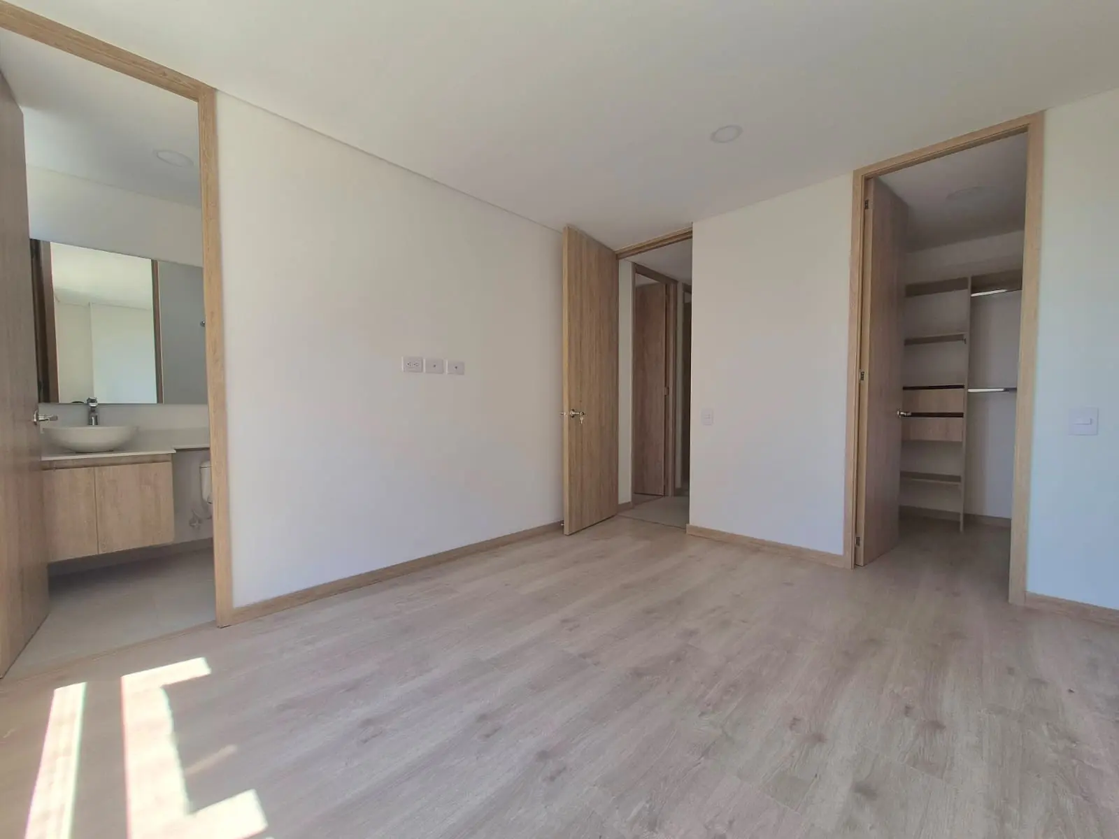 th.outside1200x1200.6a52574d138bd_infocdn__nsmsqhhmoocbzklqmqy7otpdozwy7qab90bllte0jpg Apartamento en Arriendo en Sabaneta