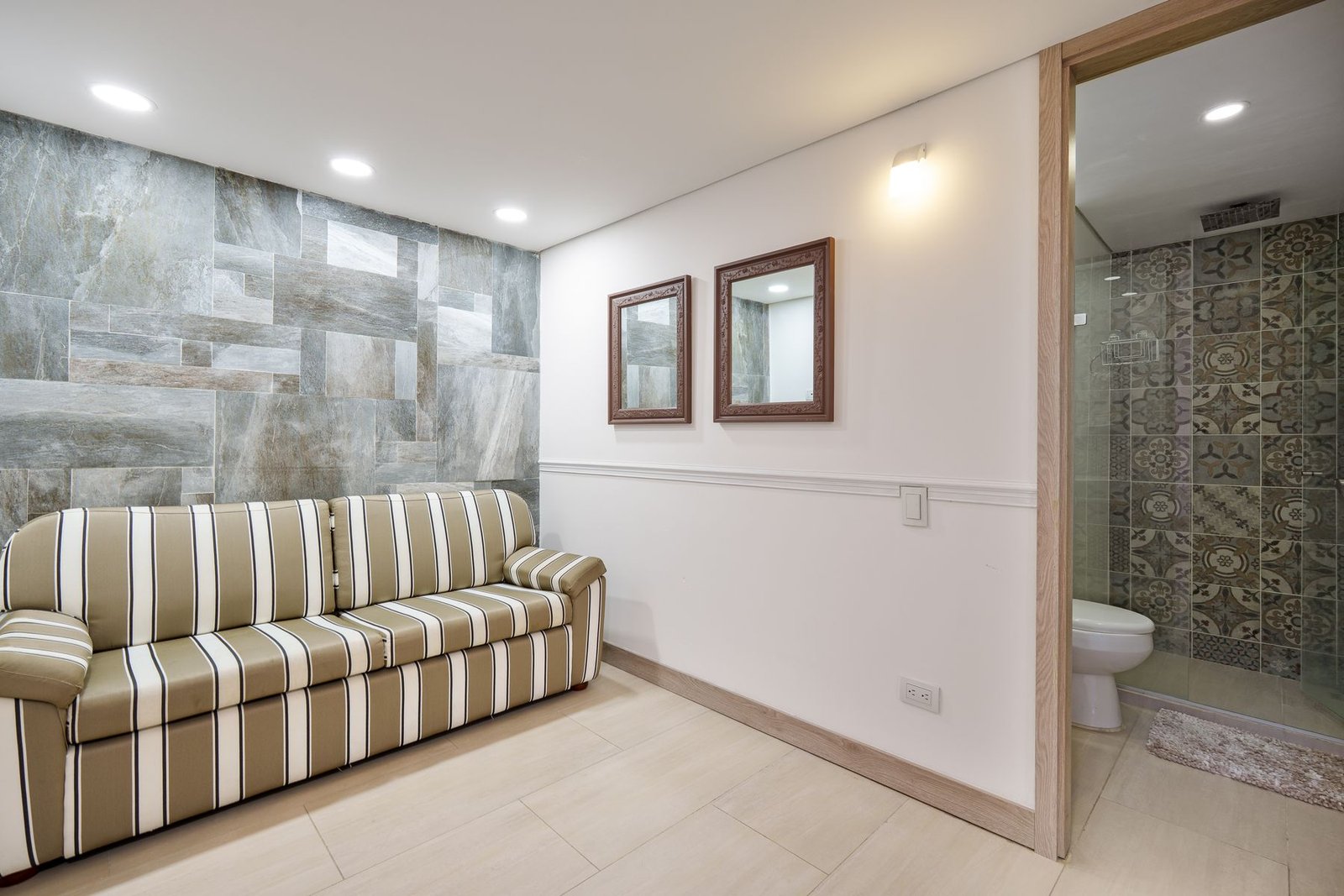 th.outside1200x1200.6a539f6e0f82b_infocdn__r8qbbzxu7mpmszvzsnhobw1s6y06rhtl25lpxyccjpg Apartamento en Arriendo en Laureles, Medellín