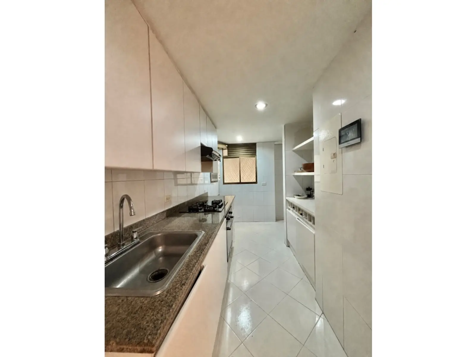 th.outside1200x1200.6a56669fdf019_infocdn__gr1958301620260602062555jpg Apartamento en Arriendo en El Virrey, Bogotá