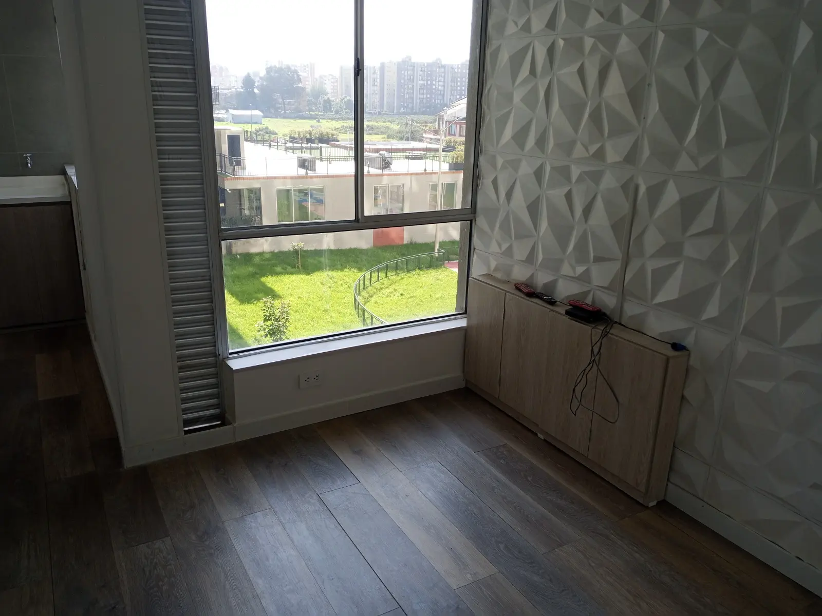 th.outside1200x1200.6a590e78c086d_infocdn__8cnv64a384qyria4rgsapgsusbqnw3r1wohq1biqjpg Apartamento en Arriendo en Colina Campestre, Bogotá