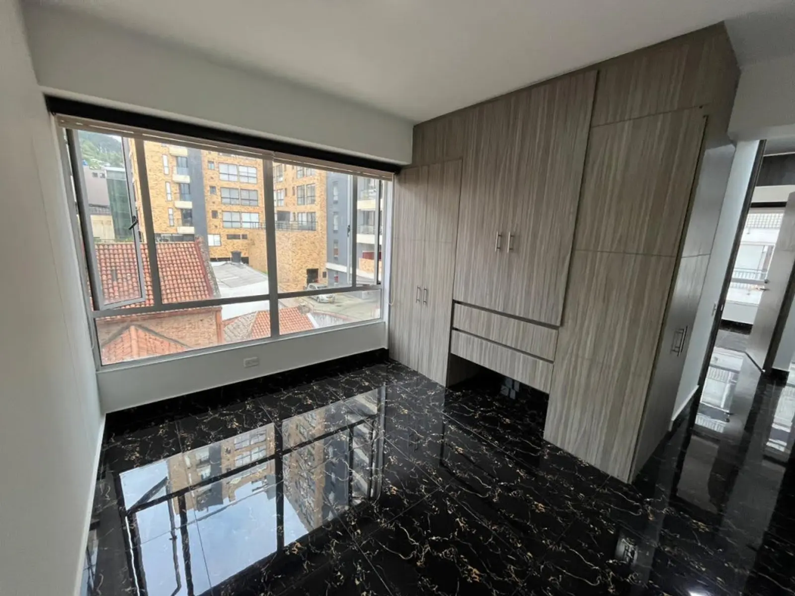 th.outside1200x1200.6a5b7c5a5be7e_infocdn__97070-1-1784379842-4jpg Apartamento en Arriendo en Las nieves, Bogotá