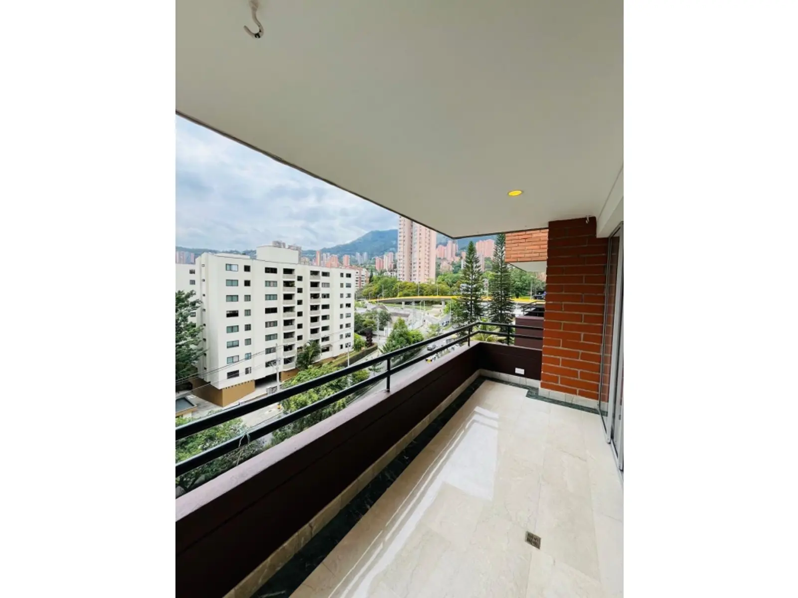 th.outside1200x1200.6a5b8a86b4e75_infocdn__gr-copia-de-arriendo-apartamento-1784330083-5613-1578jpeg (1) Apartamento en Arriendo en Ciudad del Río, Medellín