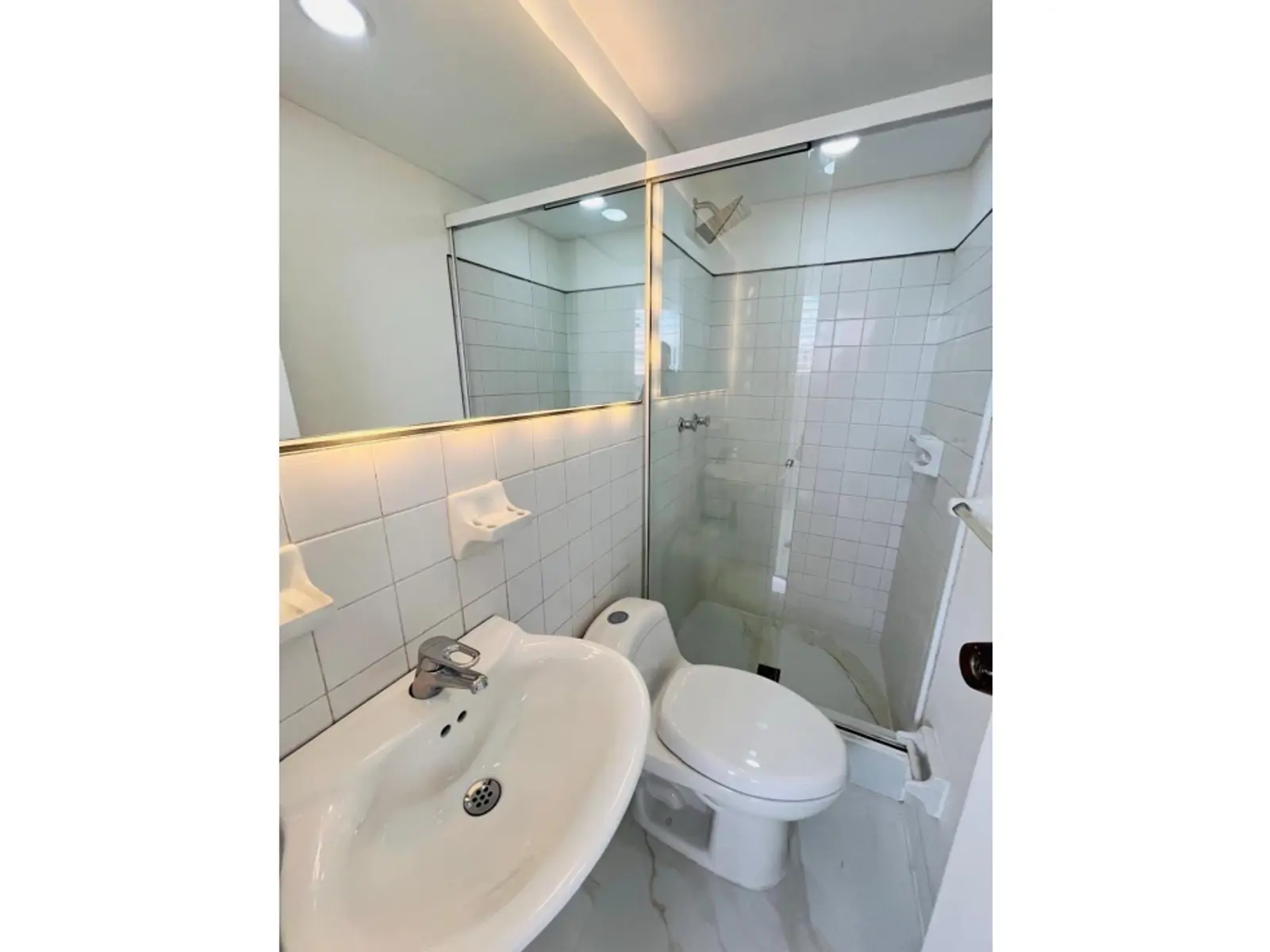 th.outside1200x1200.6a5b8a89f2d51_infocdn__gr-copia-de-arriendo-apartamento-1784330099-1122-6742jpeg Apartamento en Arriendo en Ciudad del Río, Medellín