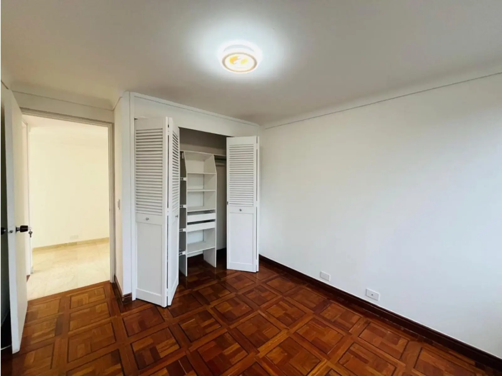 th.outside1200x1200.6a5b8a8b7e457_infocdn__gr-arriendo-apartamento-los-parra-1784330110-1159-4290jpeg Apartamento en Arriendo en Ciudad del Río, Medellín