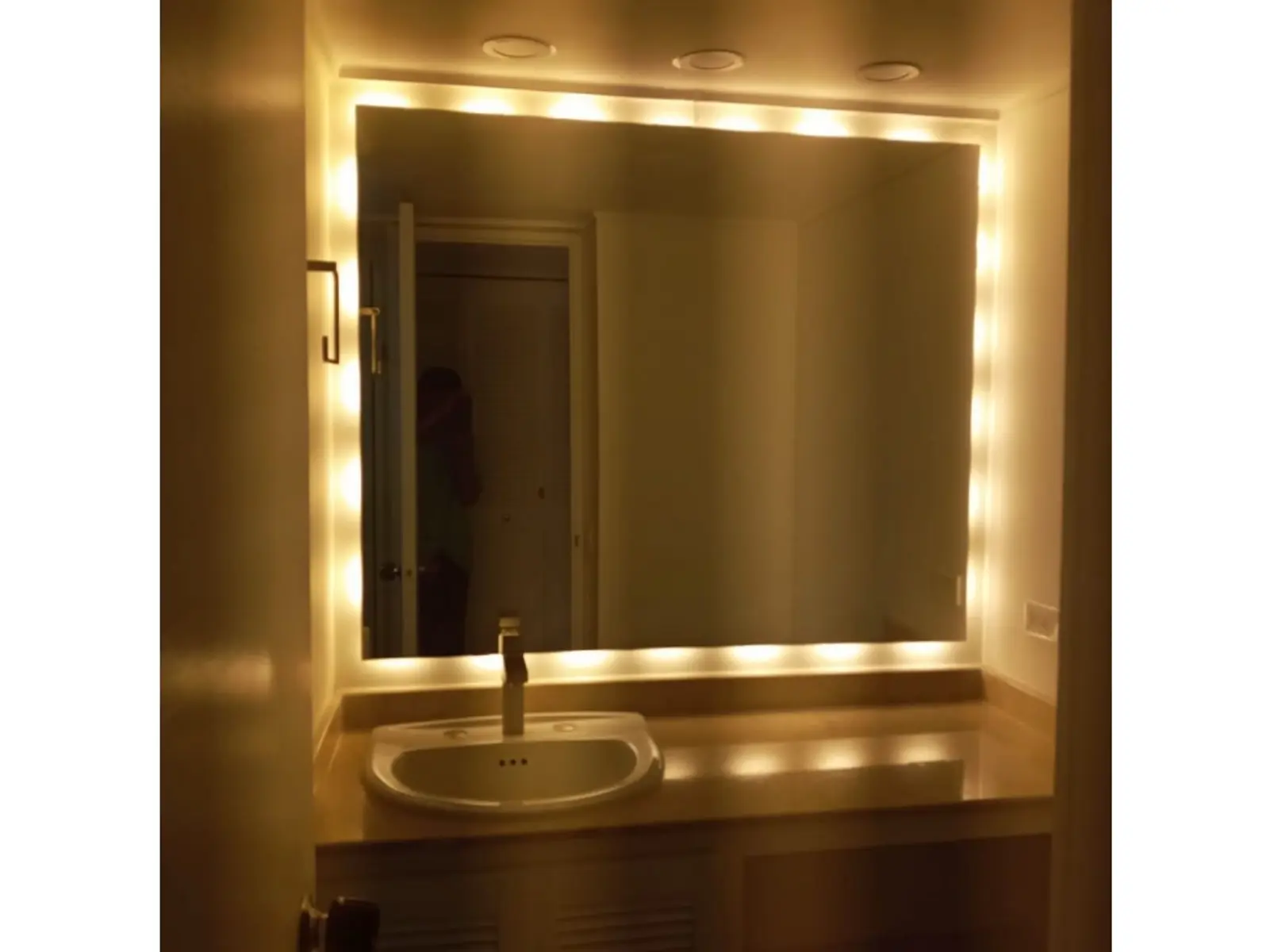 th.outside1200x1200.6a5b8a8cdd77f_infocdn__gr-copia-de-arriendo-apartamento-1784330106-6862-9708jpeg Apartamento en Arriendo en Ciudad del Río, Medellín