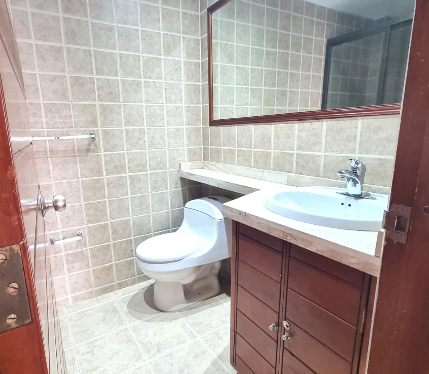 th.outside1200x1200.6a5d4fee48a57_infocdn__12116535-5-1784499464jpg Apartamento en Arriendo en Santa barbara occidental, Bogotá