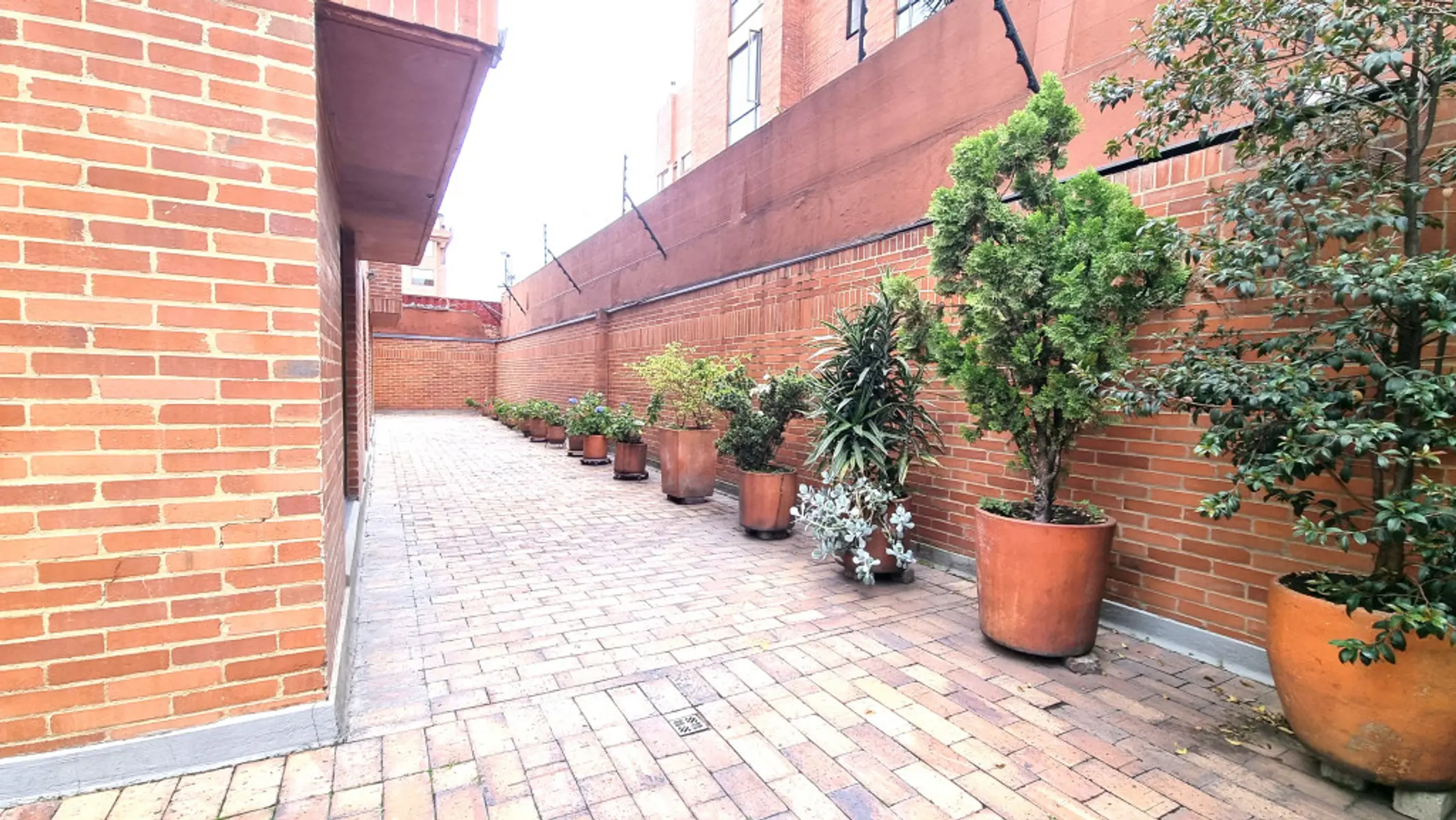 th.outside1200x1200.6a5d4fef06da6_infocdn__12116535-9-1784499472jpg Apartamento en Arriendo en Santa barbara occidental, Bogotá