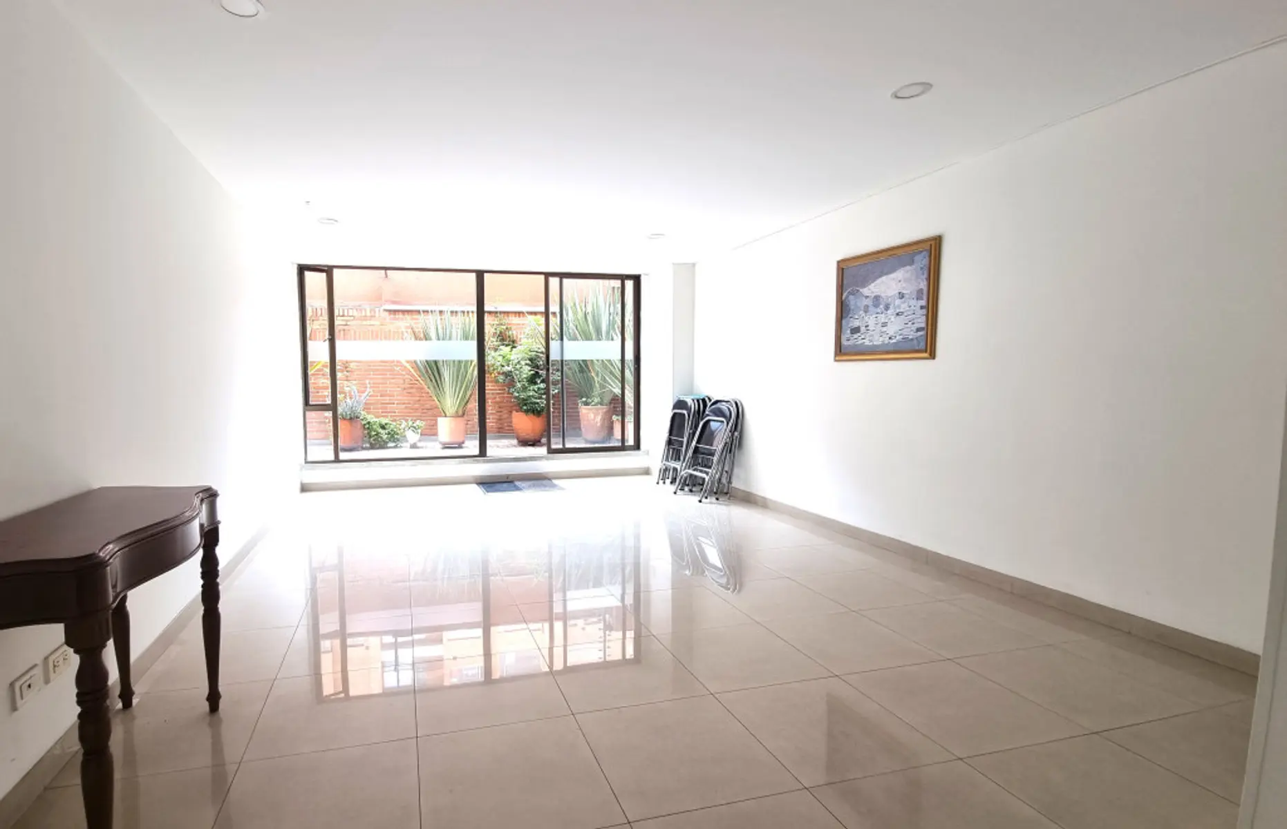 th.outside1200x1200.6a5d4fef44a49_infocdn__12116535-10-1784499475jpg Apartamento en Arriendo en Santa barbara occidental, Bogotá
