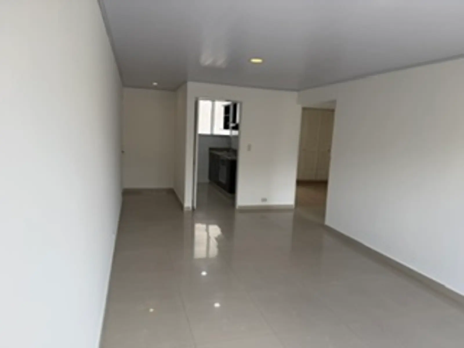 th.outside1200x1200.6a5d786dea03b_infocdn__mcttz67zlfqspdbfnpq99hlfjhfmfpvostp4fhmejpg Apartamento en Arriendo en Santa barbara central, Bogotá