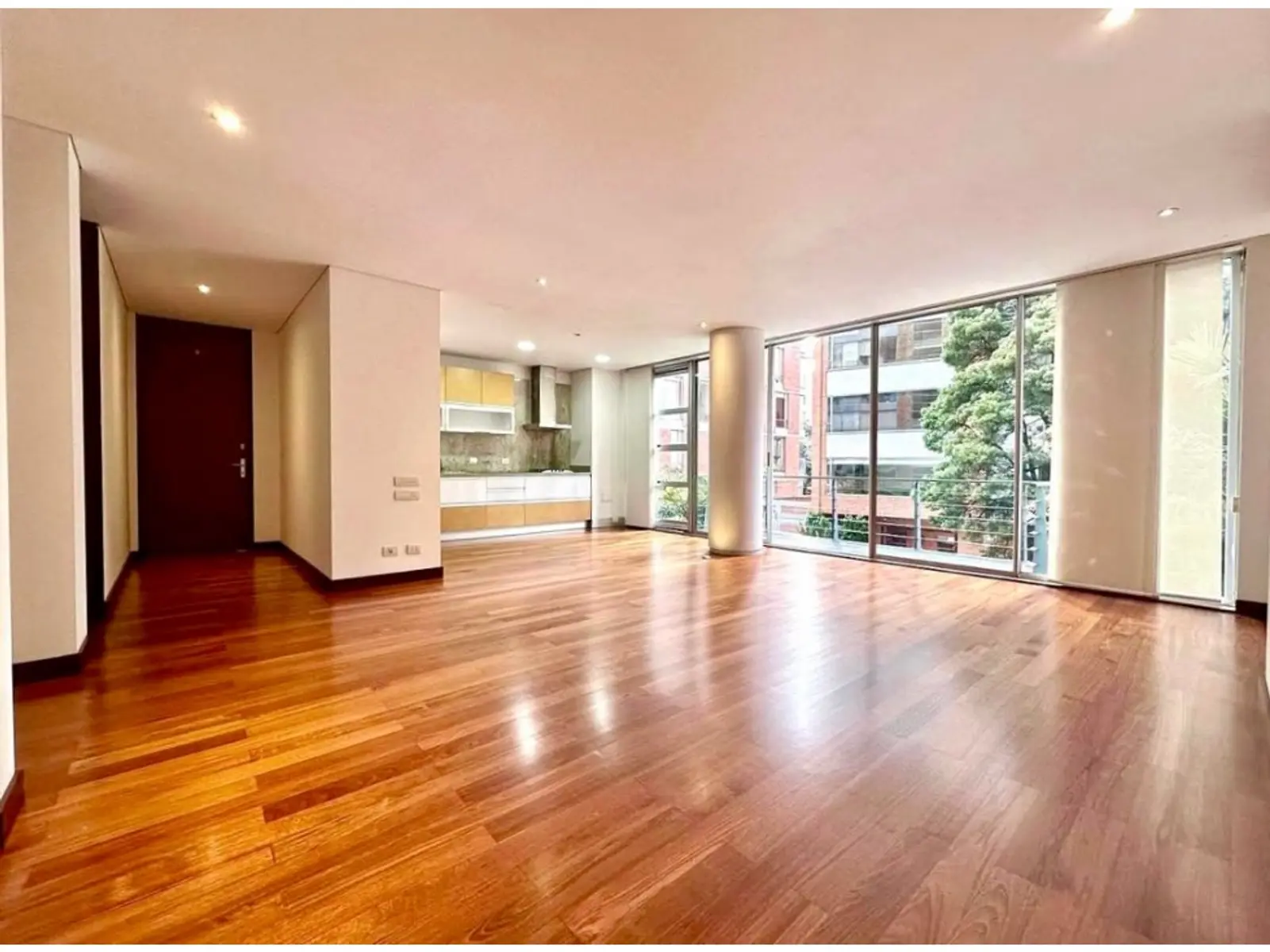 th.outside1200x1200.6a5e717511f24_infocdn__gr-arriendo-apartamento-con-terra-1784573484-4303-6204jpeg Apartamento en Arriendo en El refugio, Bogotá
