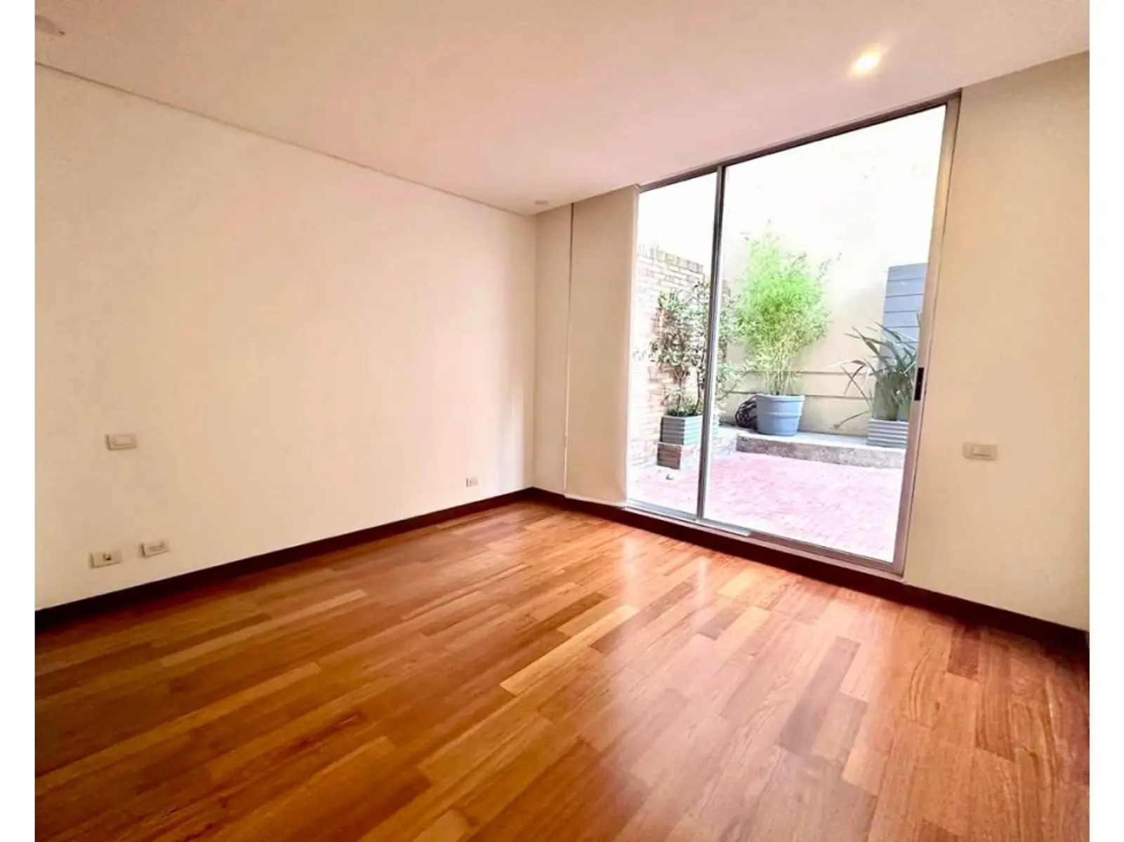 th.outside1200x1200.6a5e717762958_infocdn__gr-arriendo-apartamento-con-terra-1784573517-4026-2597jpeg Apartamento en Arriendo en El refugio, Bogotá