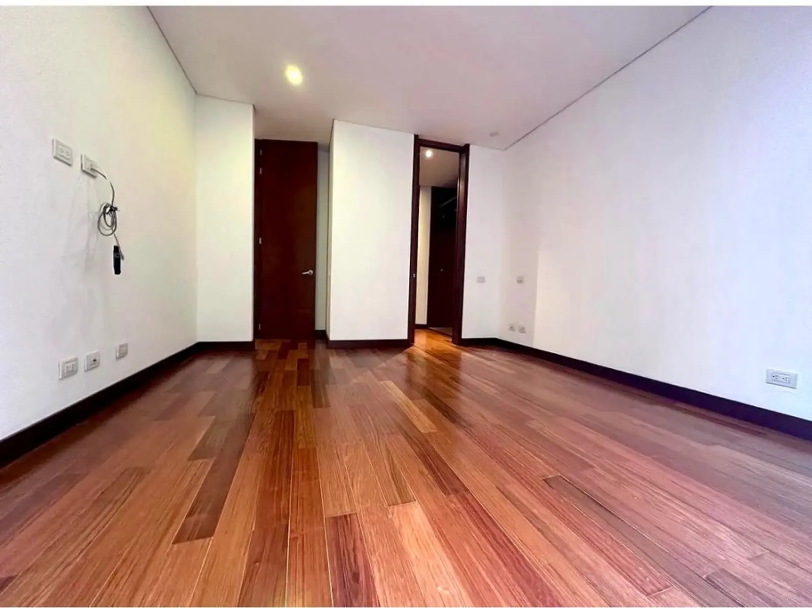th.outside1200x1200.6a5e717a109b3_infocdn__gr-arriendo-apartamento-con-terra-1784573549-0873-1234jpeg Apartamento en Arriendo en El refugio, Bogotá