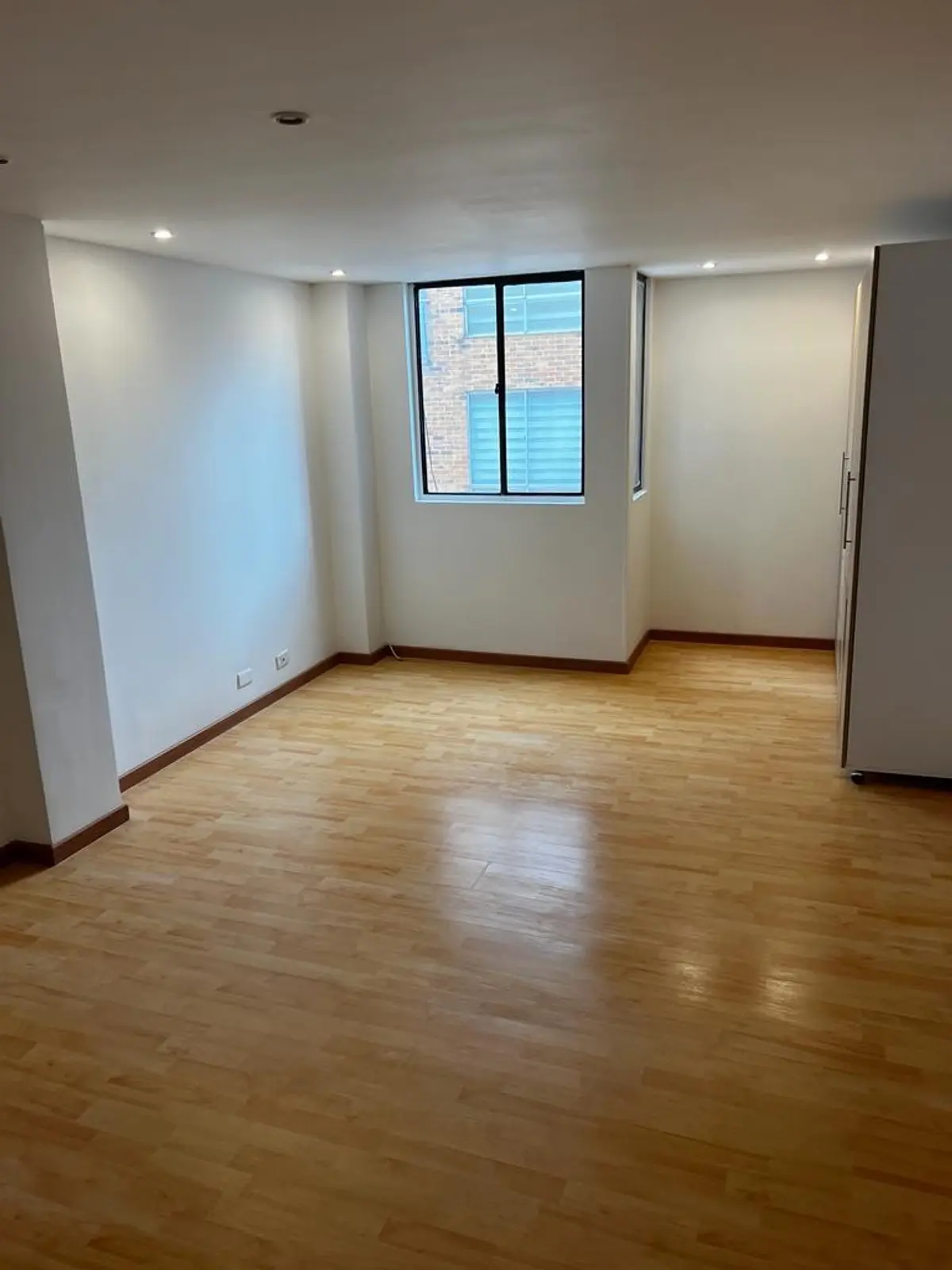 th.outside1200x1200.6a623edb7eb15_infocdn__cjzo60sygj161aaee9rio4cgipke57wye794sztpjpg Apartamento en Arriendo en Los cedros, Bogotá