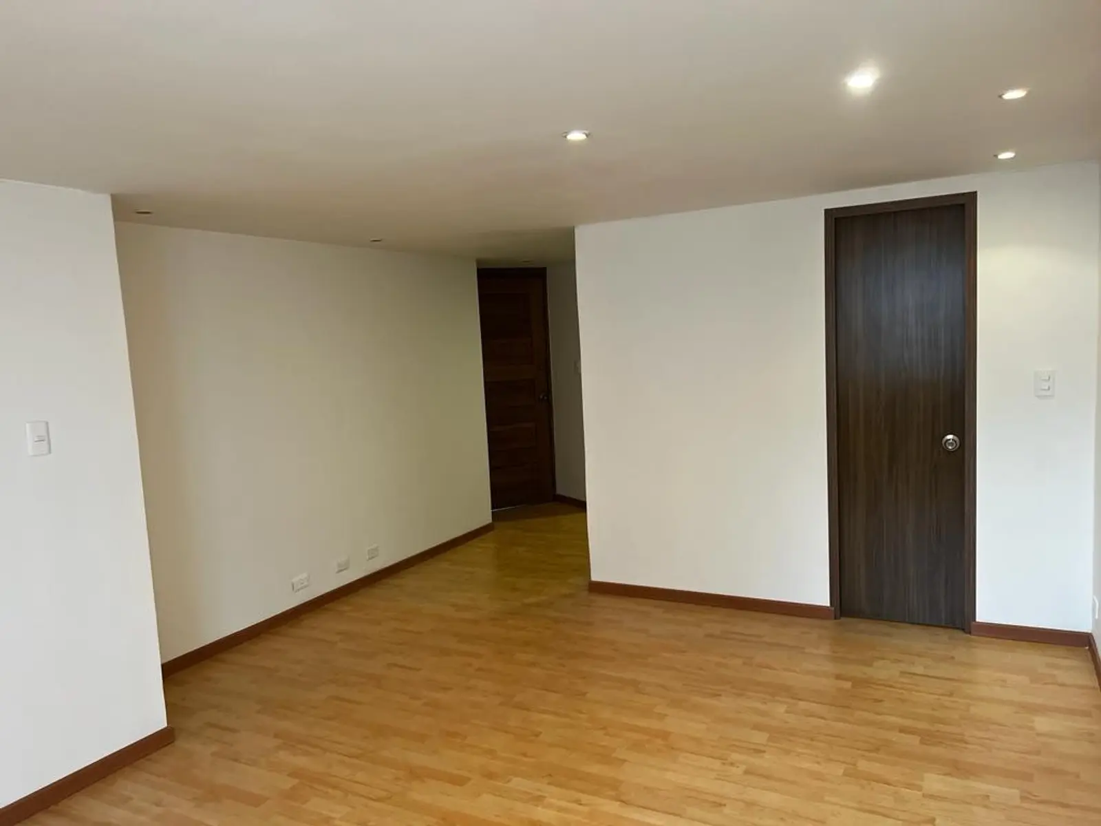 th.outside1200x1200.6a623edb8367b_infocdn__y9oaqmwmngvgnhcddbw7pude27ln4zkrapqjfohujpg Apartamento en Arriendo en Los cedros, Bogotá