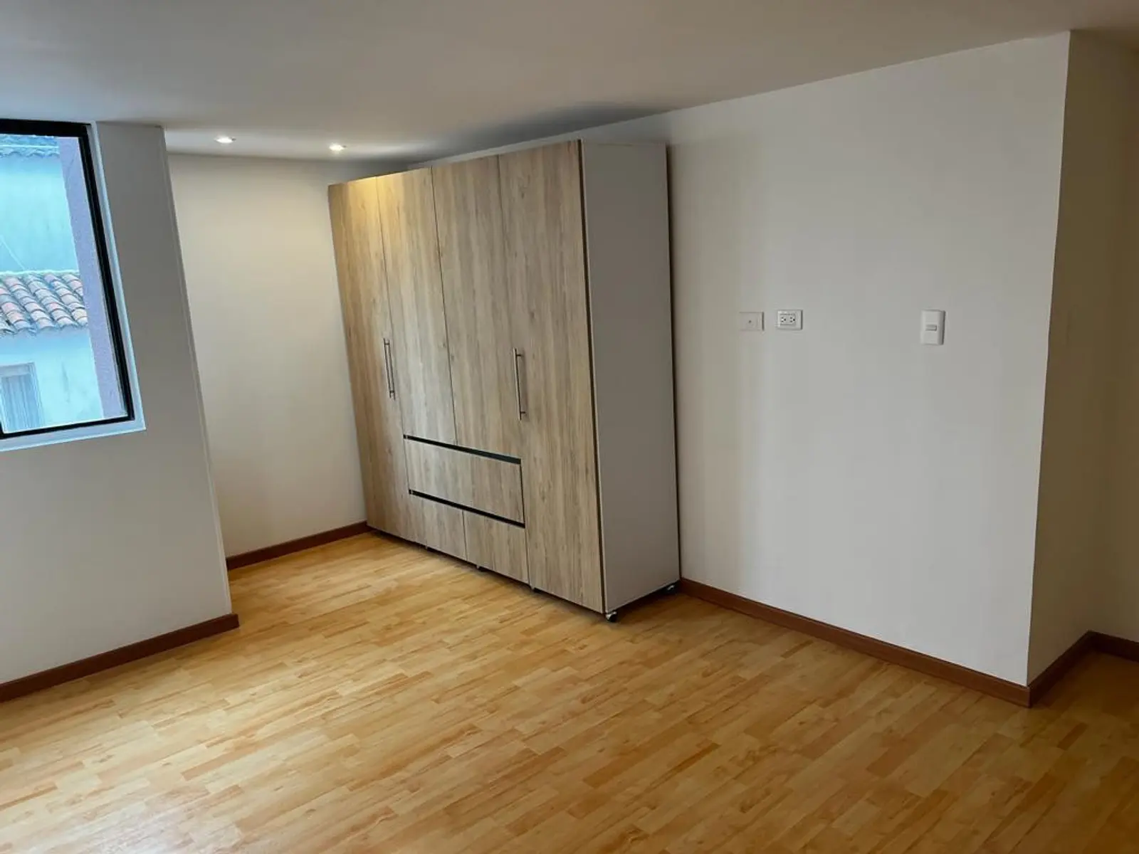 th.outside1200x1200.6a623edb848a0_infocdn__vsthnegzmkfrh8wgzlufuyjtdy7msmjjgdjoxxksjpg Apartamento en Arriendo en Los cedros, Bogotá
