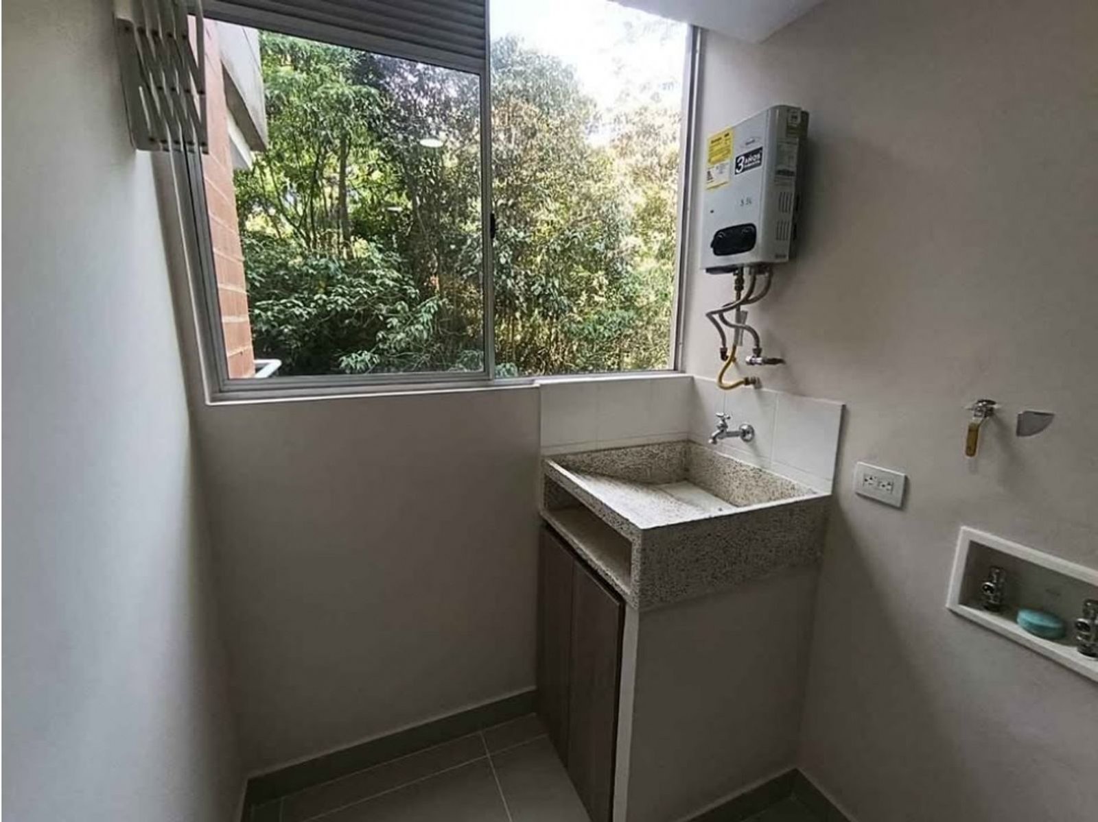 th.outside1200x1200.6a6255de99378_infocdn__gr1097061020260112105031jpg Apartamento en Arriendo en Medellín