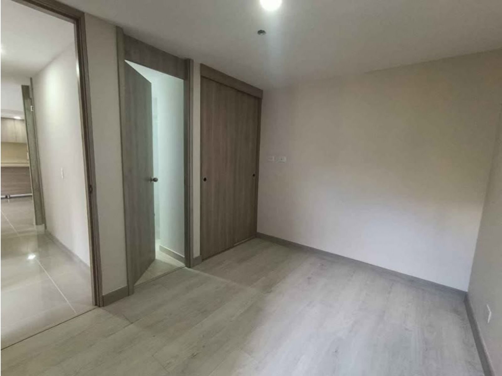 th.outside1200x1200.6a6255e156038_infocdn__gr1097061120260112105031jpg Apartamento en Arriendo en Medellín