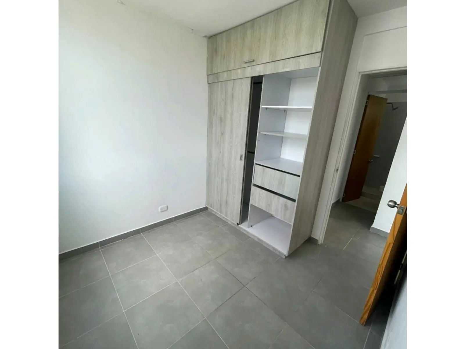 th.outside1200x1200.6a638a3dc4dfd_infocdn__gr-apartamento-en-arriendo-ruiseo-1758208925-7863-9167jpeg Apartamento en Arriendo en Alameda del Rio, Barranquilla