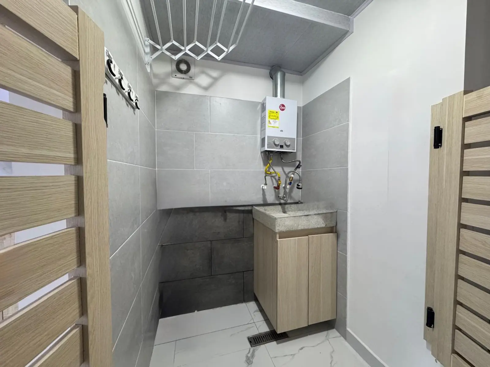 th.outside1200x1200.6a6a10faefbec_infocdn__property-aa-94623-2jpg Apartamento en Arriendo en Montevideo, Bogotá