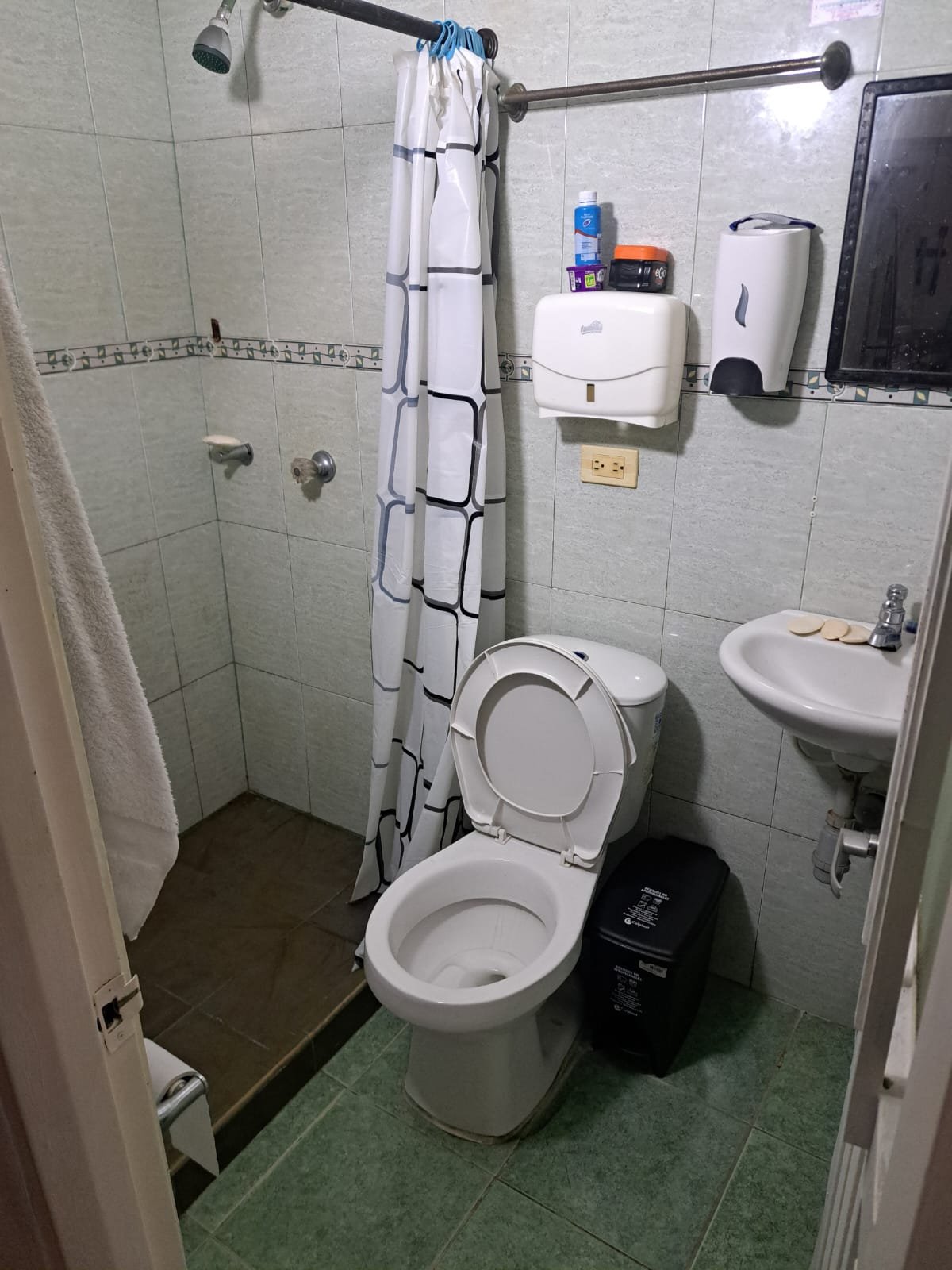 006af16f-950f-428a-8735-396b1c80a3a8 Venta de Casa de 2 Plantas en el Barrio Granada, Armenia, Quindío