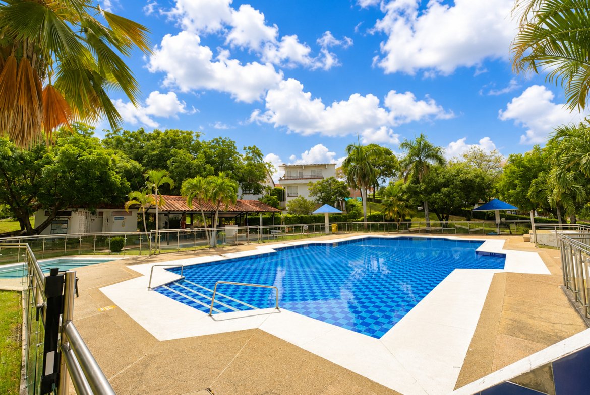 Casa campestre en venta en Girardot, Condominio Campestre Villa María