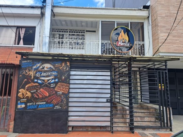Venta de Casa de 2 Plantas en el Barrio Granada, Armenia, Quindío