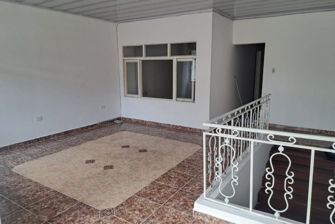 Venta de Casa de 2 Plantas en el Barrio Granada, Armenia, Quindío