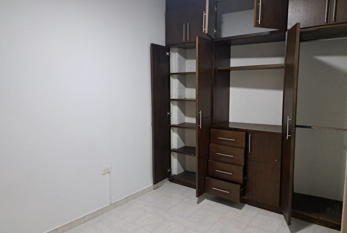 Venta de Casa de 2 Plantas en el Barrio Granada, Armenia, Quindío